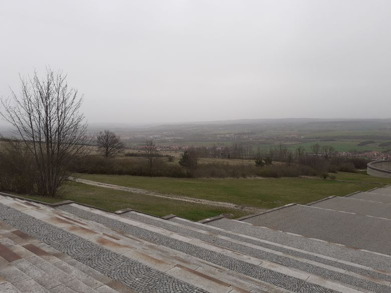 Katharina Günther: Blick vom Mahnmal Buchenwald auf Weimar, 2024