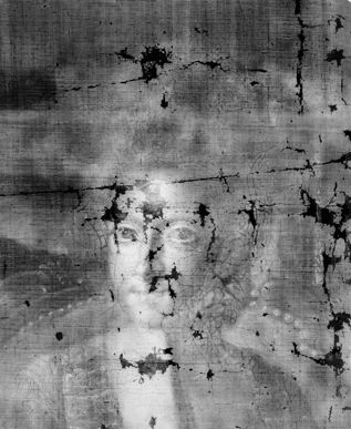 <p>Die Röntgenaufnahme zeigt die wirklichen Fehlstellen der originalen Malerei. Nase, Mund und Augen sind gut erhalten. © Kerstin Risse, Ivo Mohrmann, HfBK Dresden</p>